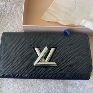 Brand new Louis Vuitton twist wallet epi leather